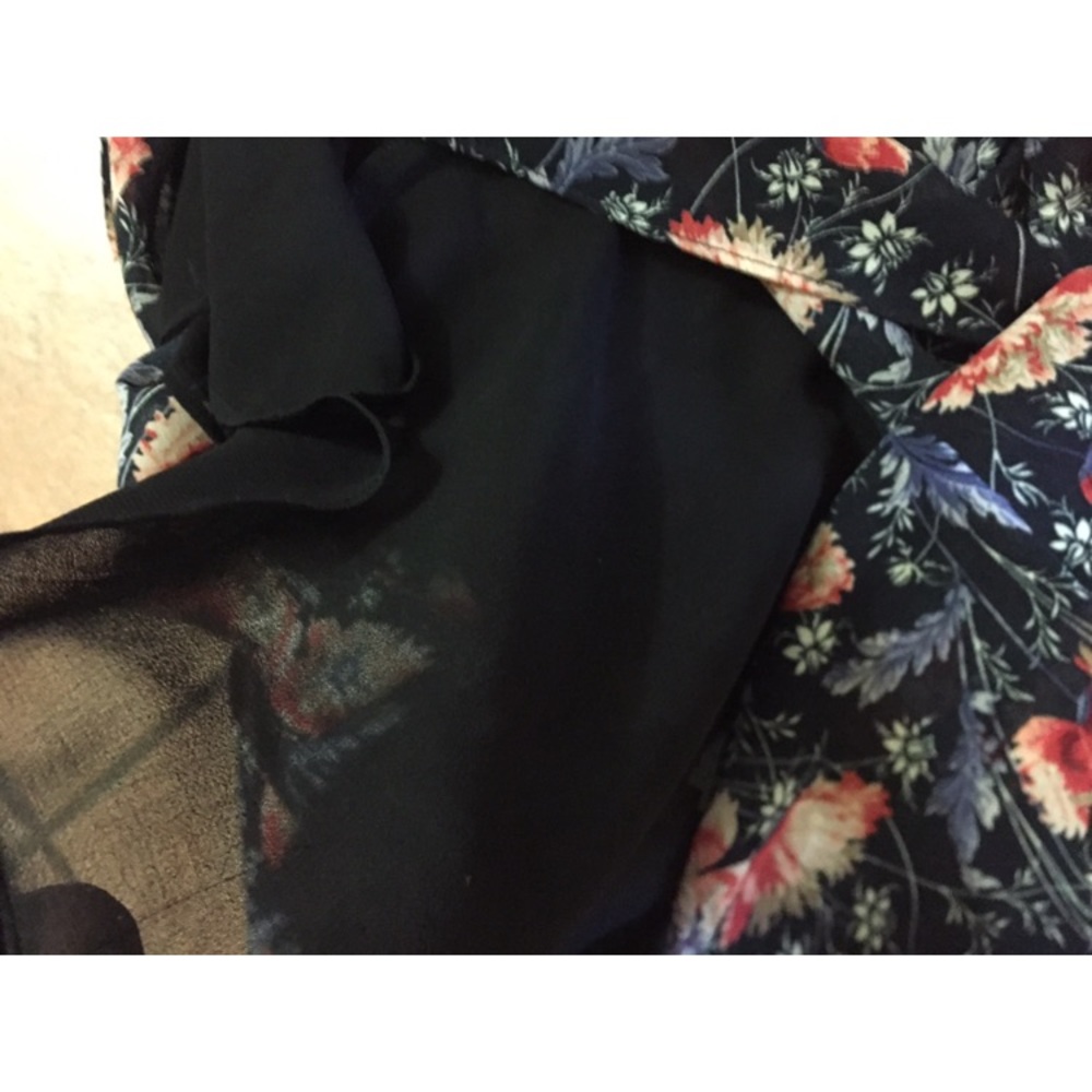 💕SOLD💕Blue Floral Zara Dress - Picture 5 of 5